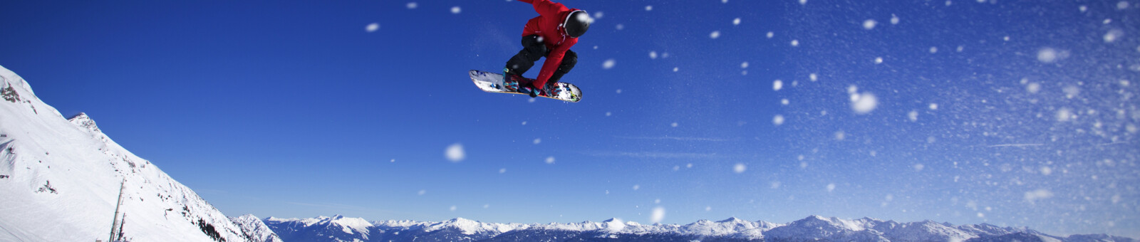     Snowboarding in a funpark near Innsbruck 
